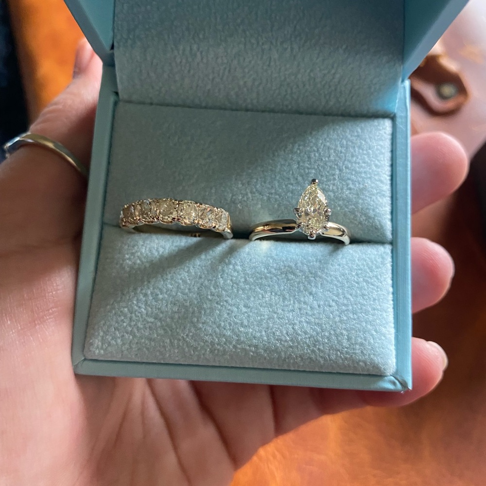 Wedding ring set. 5.5 yellow gold , natural diamonds.